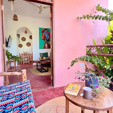 Fully Equipped Vacation Home- 4 Min Walk To The Beach